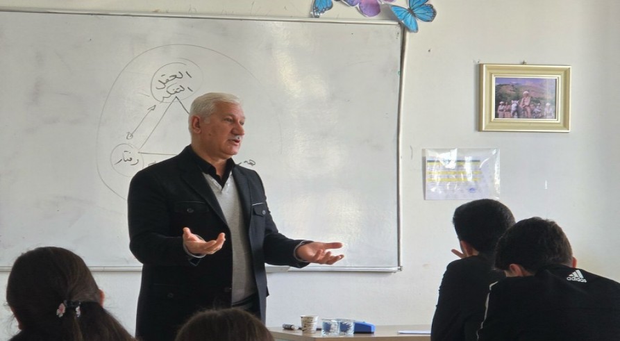 A professor from the University of Zakho, Department of Education and Psychology, presented a seminar entitled “Wrong Behaviors Resulting from mental and Psychological Disorder” to the students of Knowledge English School.